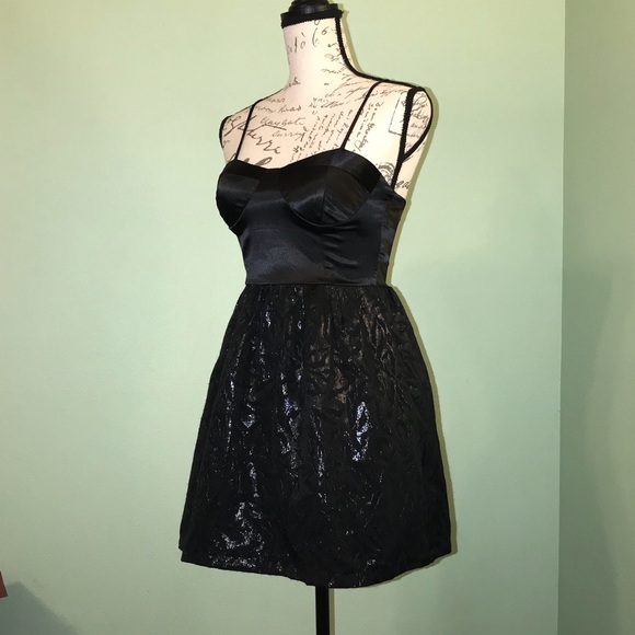 Cute black dress - Picture 3 of 8